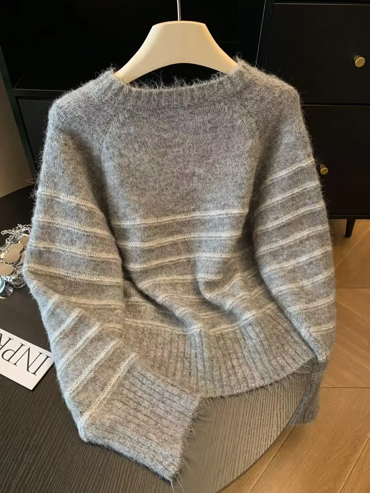 Damski sweter w paski z wełny  – Embroidery recenzja i cena